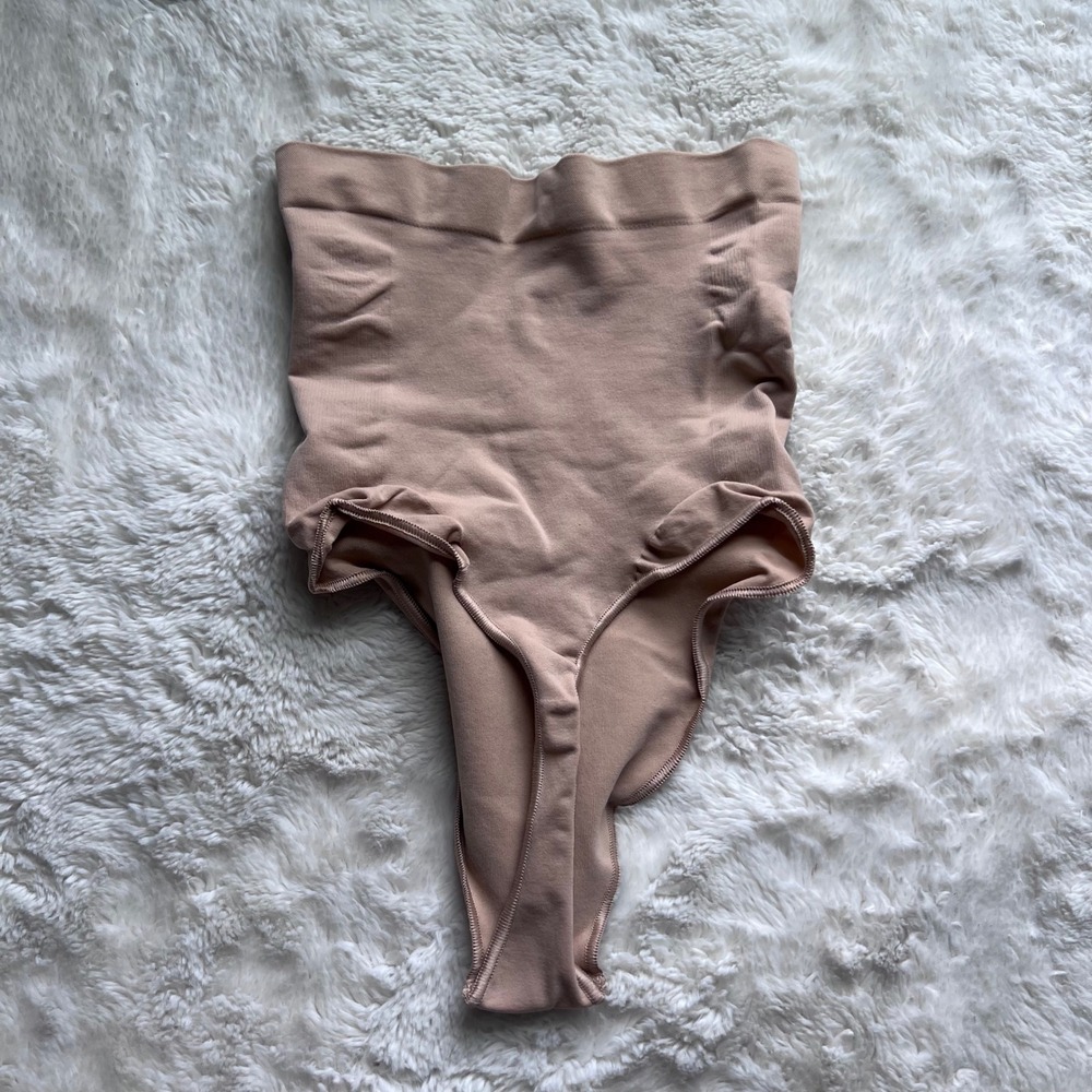 SKIMS Seamless Sculpt High Waisted Thong Clay Nude Shapewear Womens Size Small - Picture 4 of 8